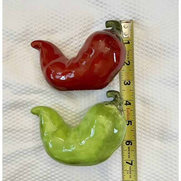 Certified International CIC La Vida Chili Pepper Figural Salt and Pepper Shakers - Picture 4 of 12